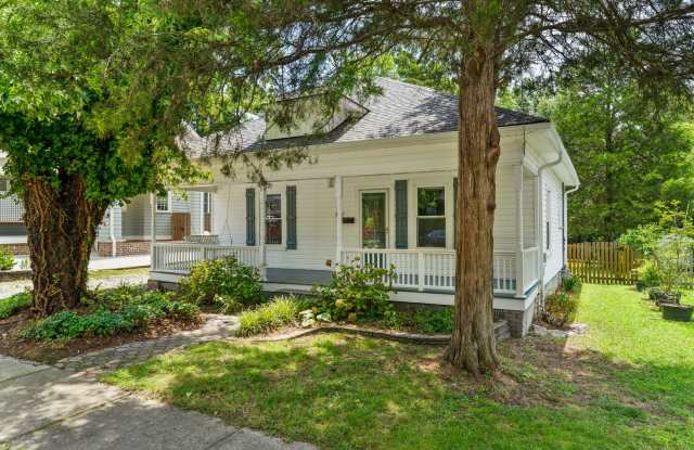 Recently Updated 3 Bed 1 Bath in Old West Durham With Massive Fenced In Back Yard!! photos photos
