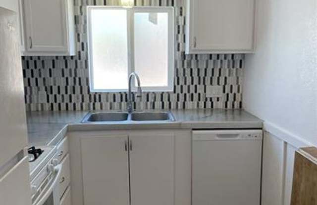 Minutes to U of A Duplex photos photos