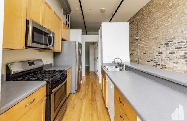 1907 N Milwaukee Gallery 3