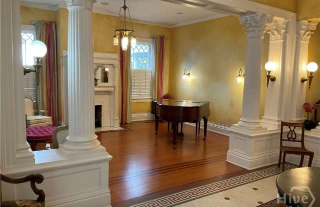 920 E Victory Drive Gallery 4