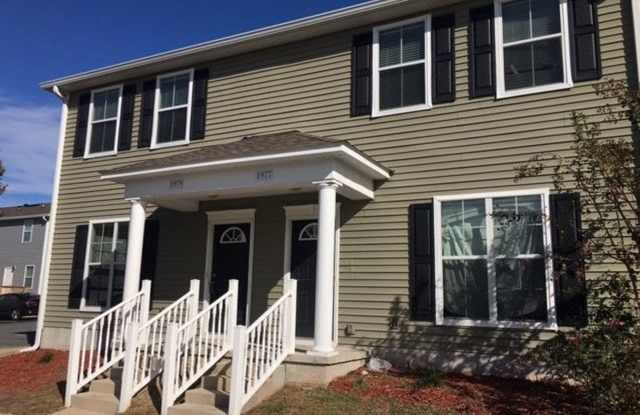 3 BD 3 BA in University Green!! - 1979 Bloomington Avenue, Tallahassee, FL 32304