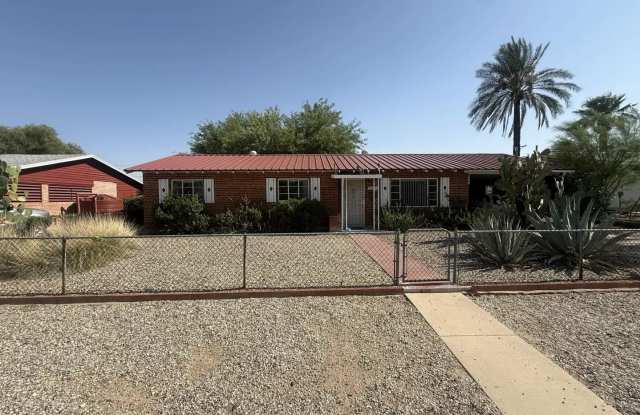 3-Bedroom, 1.5 Bath Single Family for Rent in Tucson, AZ| Modern Kitchen  & Fenced backyard photos photos