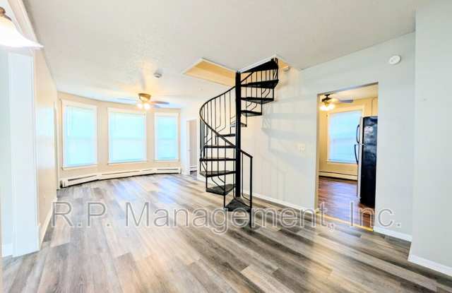 61 Delos St W photos photos