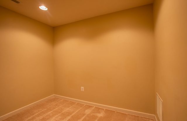 Amazing 2 BR/2.5 BA Townhome in Elkridge! Gallery 4