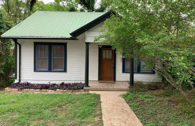 2/1 home in Travis Heights Gallery 1