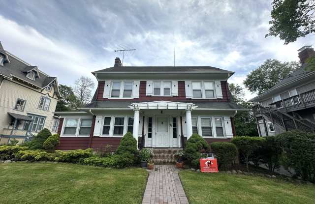 5 bedrooms, 2.5 bathrooms photos photos