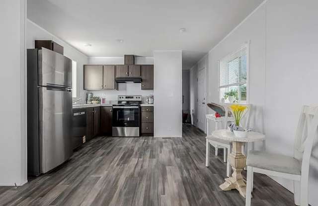 105 Longs Peak St Gallery 1