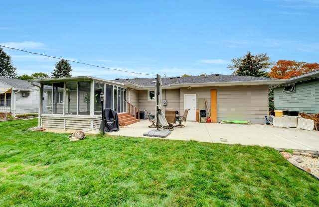 1446 Burke Avenue W Gallery 4
