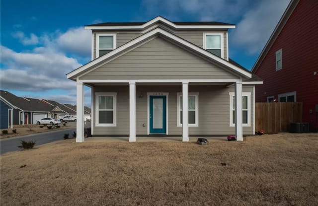 1636  N Golf Club  DR - 1636 North Golf Club Drive, Fayetteville, AR 72704