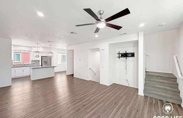 215 Antoni Glen Gallery 1
