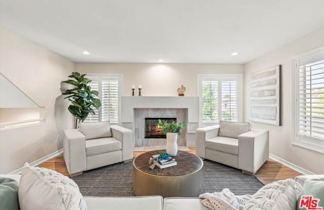 1323 17th St photos photos