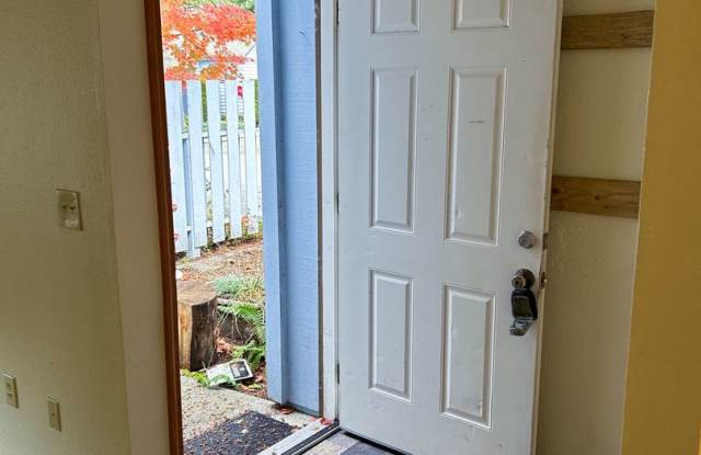 Renton Highlands 1 Bed 1 Bath Condo for Lease! Gallery 4