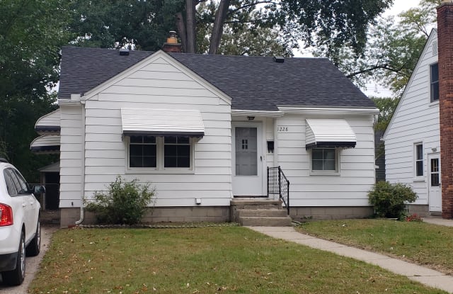 1228 Wyandotte Ave - 1228 Wyandotte Avenue, Royal Oak, MI 48067