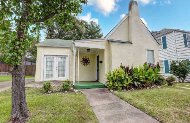 Two Bedroom One Bathroom Home In Texarkana, AR - 2106 Laurel Street, Texarkana, AR 71854