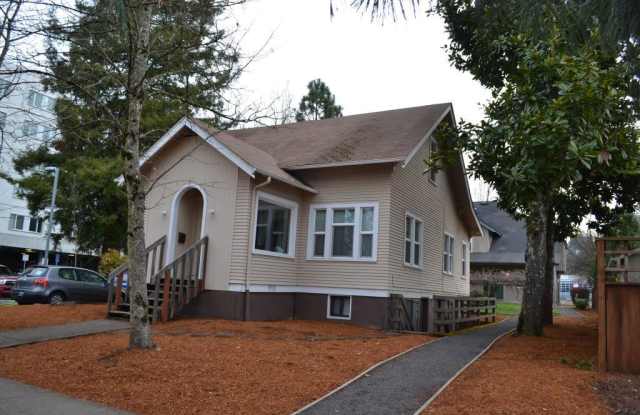 5 bed house across from Matthew Knight Arena! - 1471 Villard Street, Eugene, OR 97403