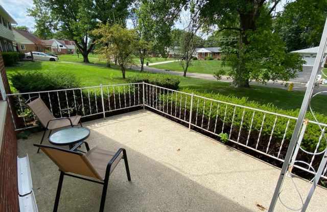 Fully Furnished with Washer and Dryer on quiet cul-de-sac Gallery 4