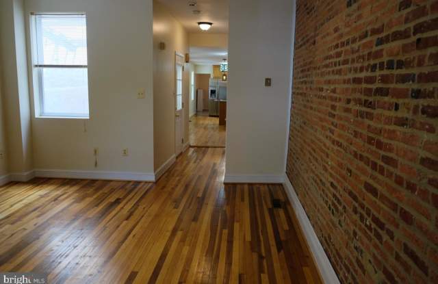233 S ANN STREET Gallery 3