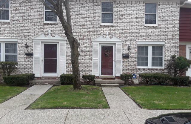 2648 Seaton Circuit S - 2648 Seaton Circuit S, Warren, MI 48091