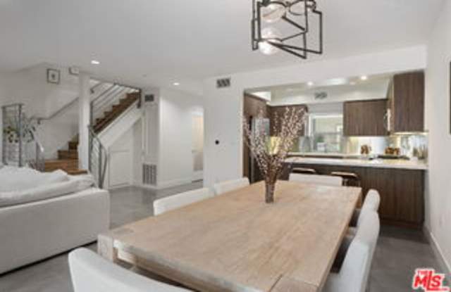 11023 Fruitland Drive Gallery 3