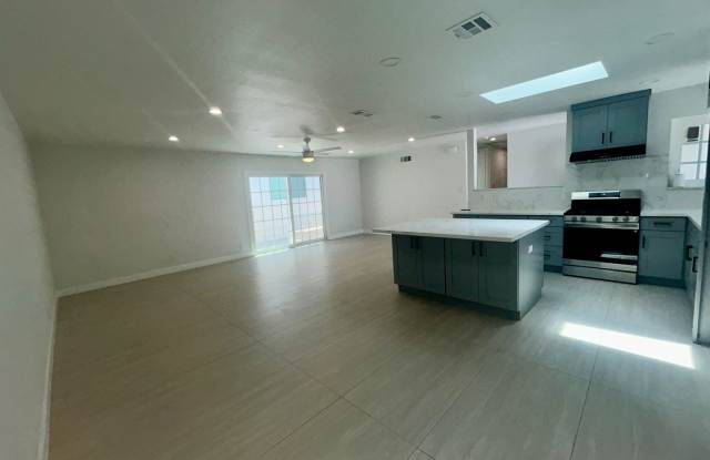 Spacious 3bed 2bath House for Rent in Garden Grove photos photos