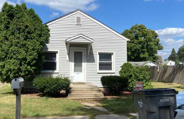2 BR/1.5 Bath Single Family Home In Goshen! photos photos