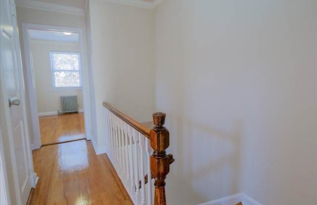 175-02 Jewel Ave Gallery 4
