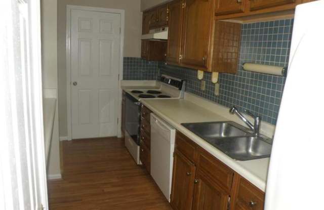 909 Woodbridge Court, Unit E Gallery 2