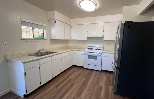 Fresh Remodel in Shasta Lake City with a move in special! Gallery 4