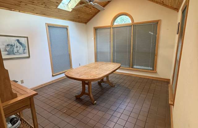 604 Milligan Dr photos photos