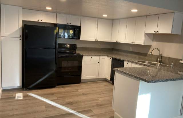 Cute 3 Bedroom Townhome close to UNR photos photos