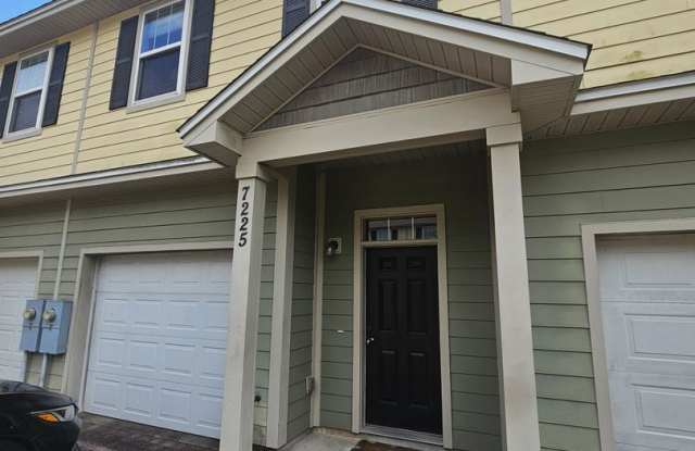 Modern Townhome in PCB – Resort-Style Living Near the Navy Base! *SPECIAL: 1/2 OFF 1st Month's Rent!* + *Military Incentive!* Gallery 3