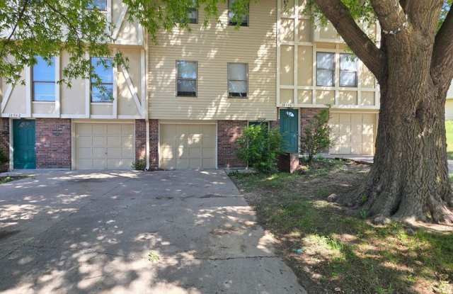 Spacious 2BR/1.5BA Quadplex photos photos