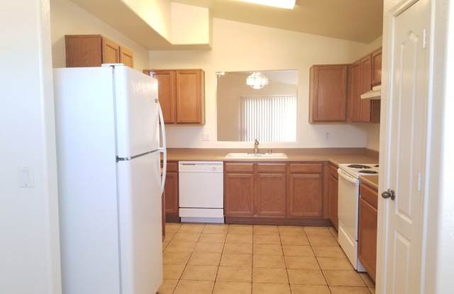5791 W Freeway Lane Gallery 2
