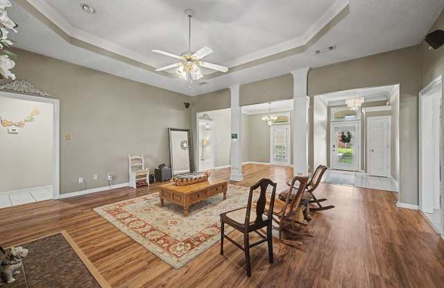 300 Cheyenne Dr Gallery 4