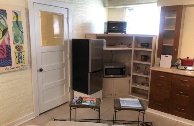 1222 Hemlock St NW Unit 2 Gallery 3