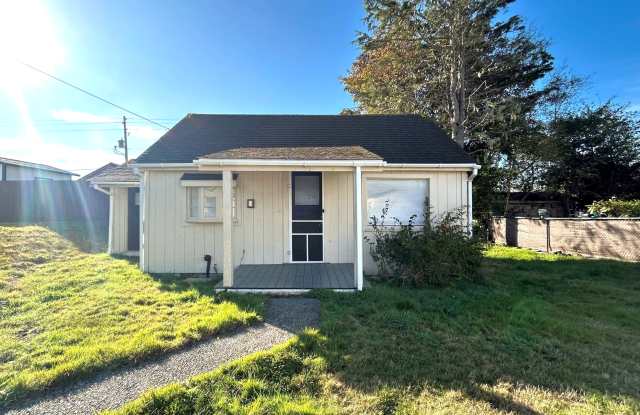 307 9th Street Southeast - 307 9th Street Southeast, Long Beach, WA 98631