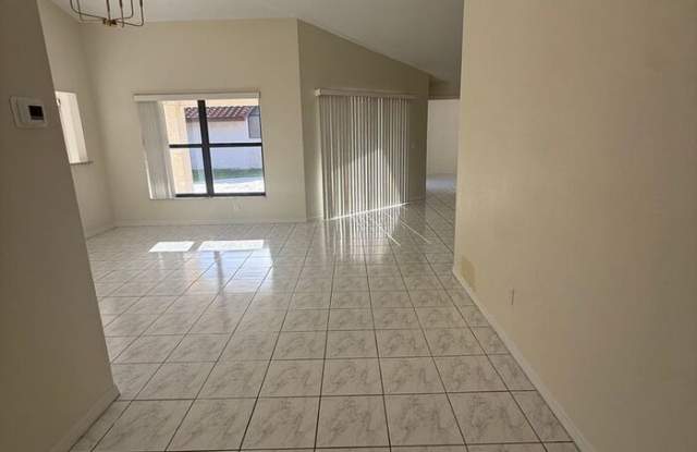 8102 Ibiza Court South Gallery 4