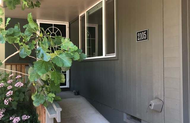 Large 3 bedroom 2 bath duplex in South Eugene! Gallery 3