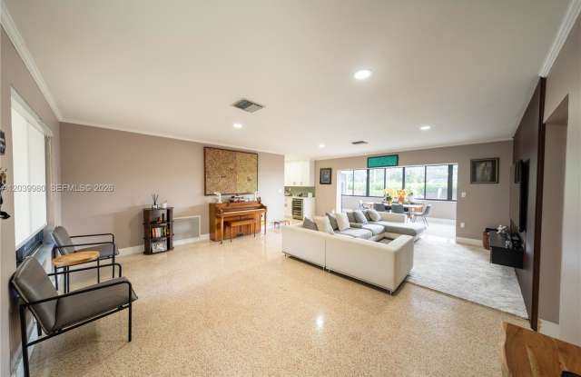 17901 Southwest 92nd Court Gallery 2