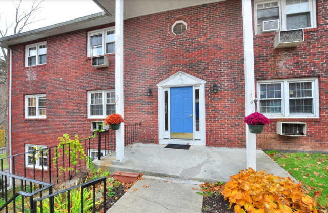 5 Tunxis Pl - 5 Tunxis Place, Tariffville, CT 06081