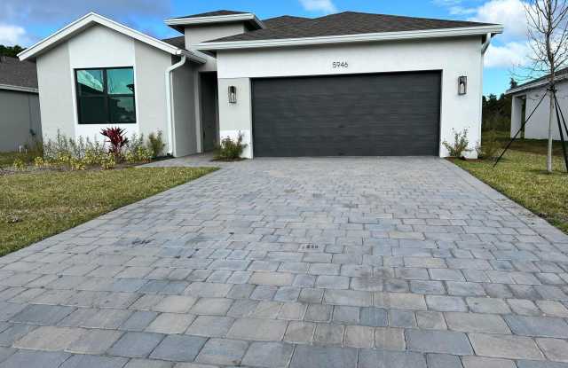 5946 SE Skyblue Circle Gallery 2