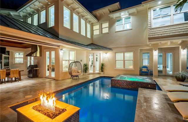 545 SW Indianola St photos photos