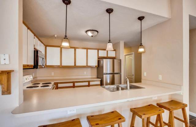 2 Bedroom between Breck and Frisco!! Top Floor! Heat included!  1 car garage!  Vaulted Ceilings, Greenbelt, on the Colorado Trail Gallery 4