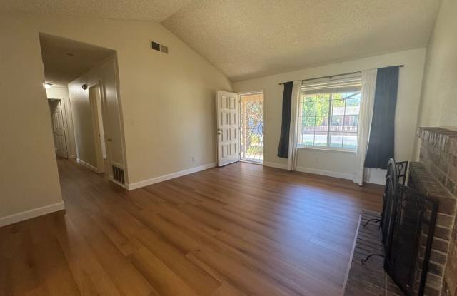 Recently Remodeled Four Bedroom Rosemont Home with Large Backyard! Gallery 3