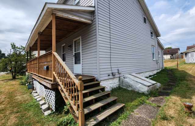 Available NOW! 1 Bed 1 Bath Home Gallery 3