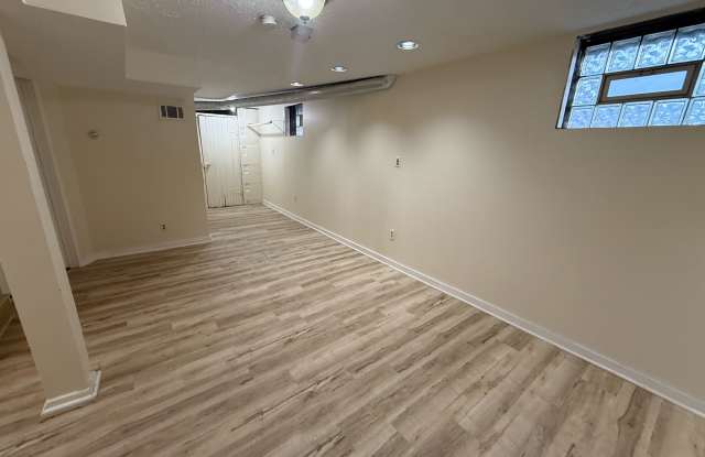 1013 Celina Avenue - 8 photos photos