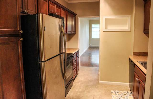 2 BEDROOM - MAHNCKE PARK Gallery 4