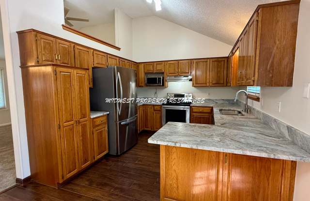 Beautiful 3 Bedroom Home in Raymore Gallery 4