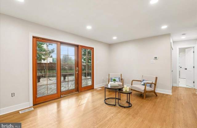 15465 GOLF CLUB Drive Gallery 4
