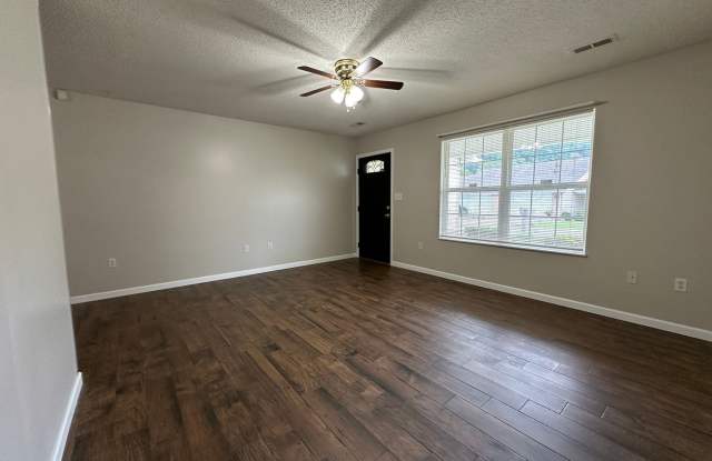 Peaceful Single-Level Living in a Charming Kodak Neighborhood Gallery 4